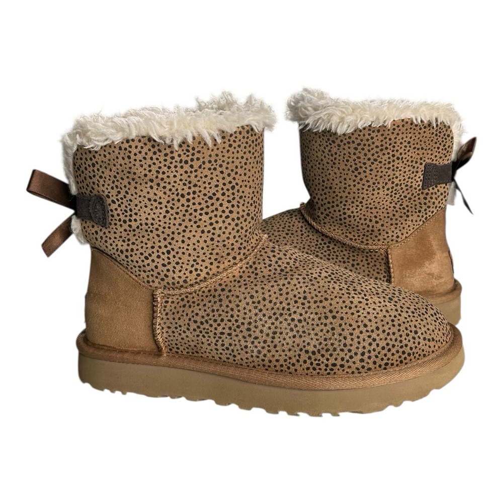 Ugg Australia Women's Mini‎ Bailey Bow Micro Cheetah Boots  Size 6